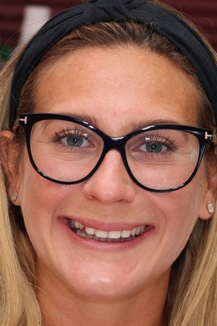 Headshot of Alexandra before receiving veneers