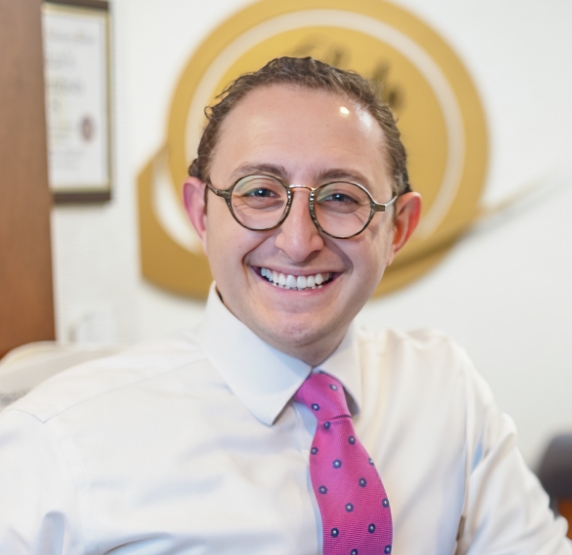 Massapequa Park cosmetic dentist Doctor Ariel Steinberger