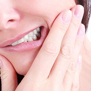 An emergency dentistry patient at Dr. Mohr's Long Island dental practice